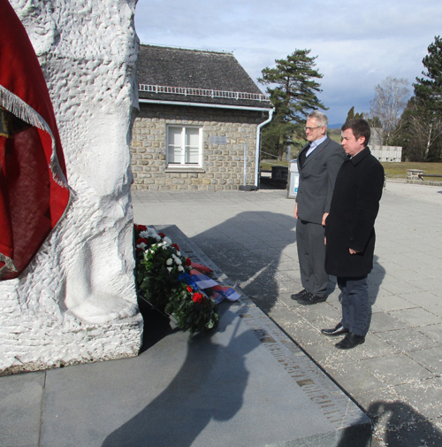 Gedenkkundgebung beim Denkmal für D.M. Karbyschew