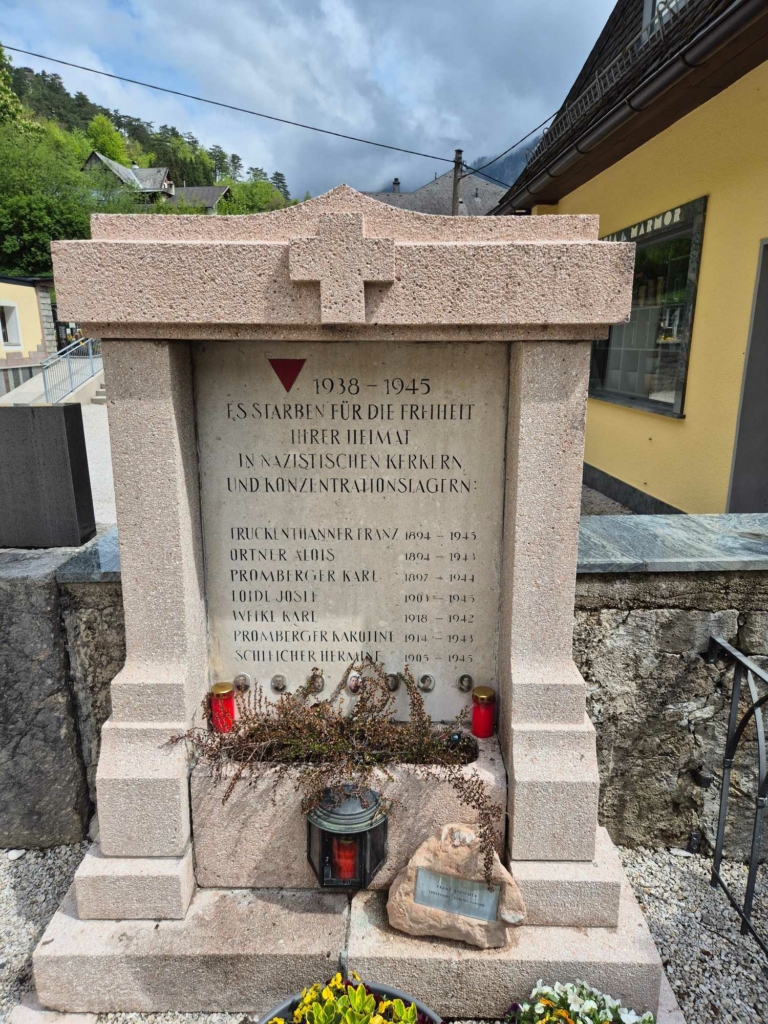 Denkmal der Widerstandskämpfer am Friedhof Ebensee