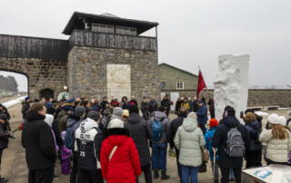 Gemeinsames Gedenken an den heldenhaften Ausbruch sowjetischer Offiziere aus dem Todesblock 20.